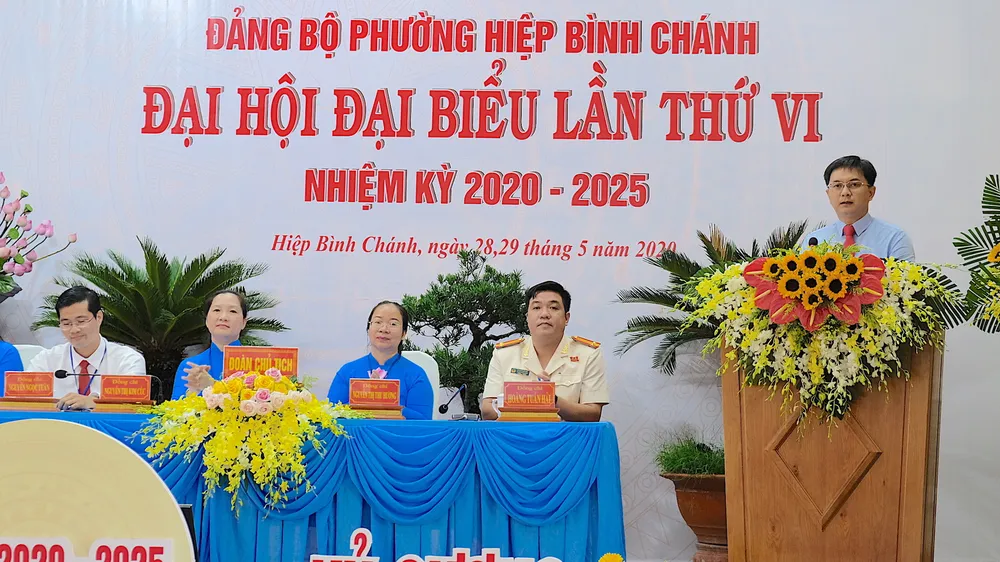 Bí thư Quận ủy quận Thủ Đức Nguyễn Mạnh Cường yêu cầu Đảng bộ phường Hiệp Bình Chánh tập trung khắc phục hạn chế, yếu kém trong công tác quản lý đất đai, trật tự xây dựng. Ảnh: KIỀU PHONG