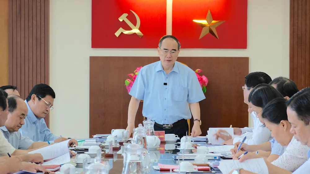 Bí thư Thành ủy TPHCM Nguyễn Thiện Nhân phát biểu tại buổi làm việc. Ảnh: KIỀU PHONG