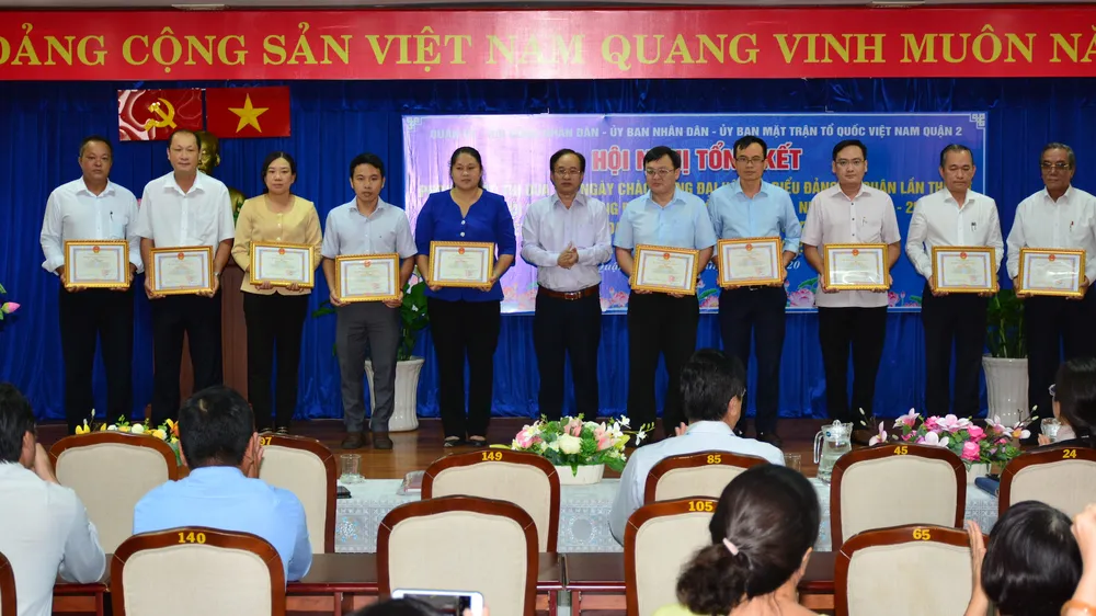 Chuyển bãi rác thành vườn rau xanh để “san sẻ yêu thương”