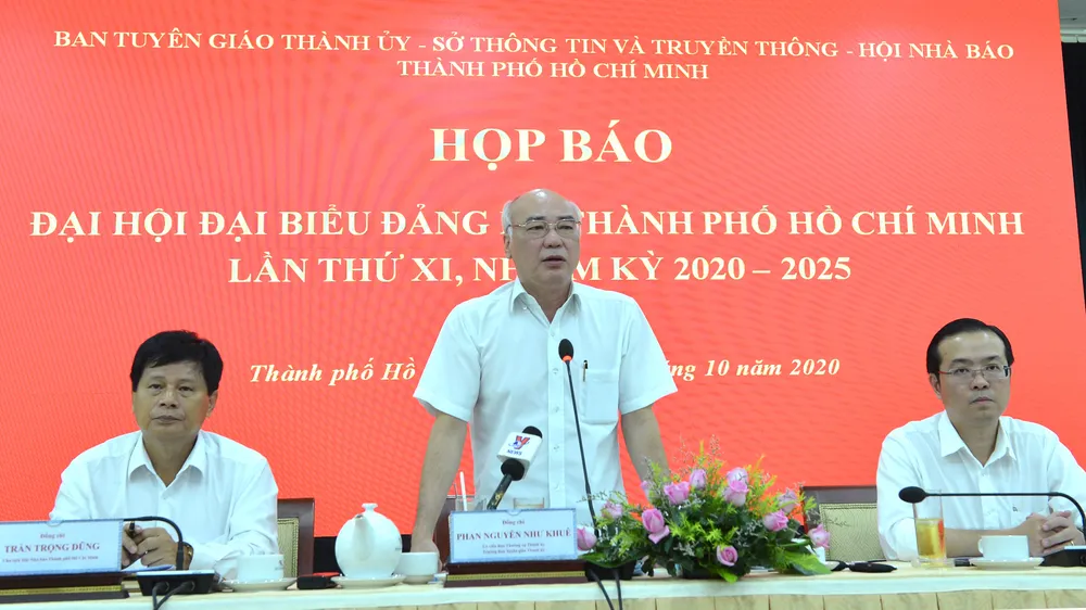 Trưởng Ban Tuyên giáo Thành ủy TPHCM Phan Nguyễn Như Khuê phát biểu tại cuộc họp báo, chiều 12-10-2020. Ảnh: VIỆT DŨNG