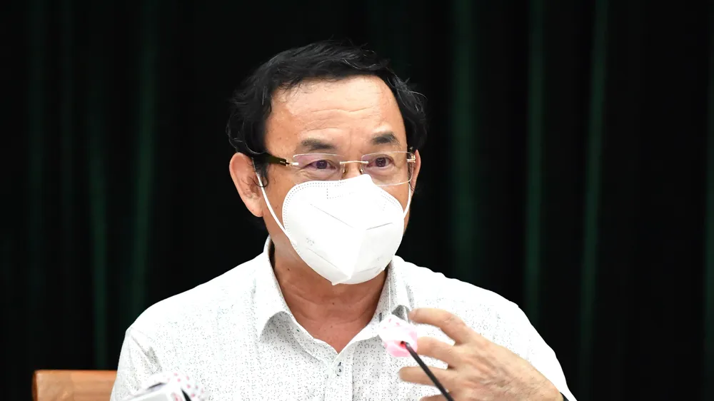 Bí thư Thành ủy TPHCM phát biểu tại hội nghị trực tuyến, triển khai kế hoạch thực hiện các biện pháp cấp bách phòng chống dịch Covid-19. Ảnh: VIỆT DŨNG 