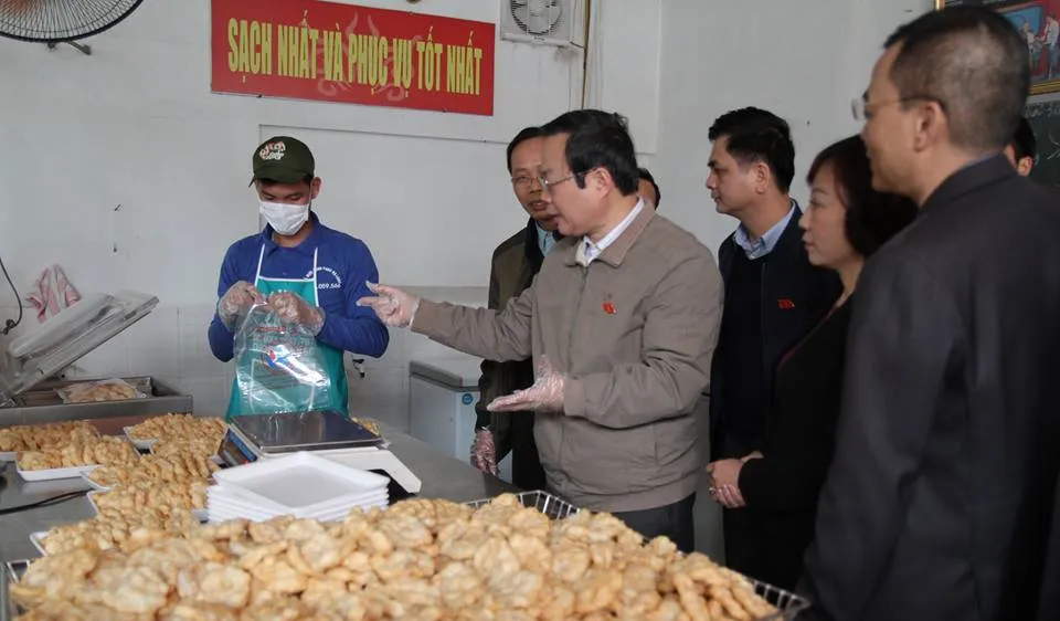 Đoàn giám sát của Quốc hội giám sát tại cơ sở sản xuất, kinh doanh thực phẩm