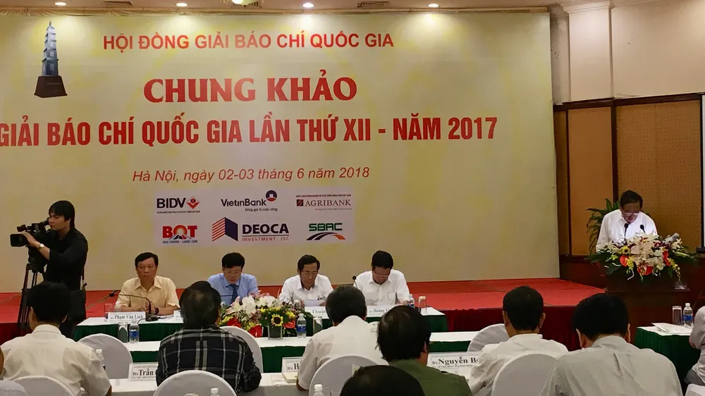 Quang cảnh phiên làm việc 
