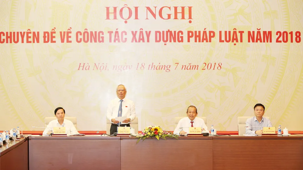 Xây dựng pháp luật vẫn còn tình trạng "nửa đường đổi ý" ​