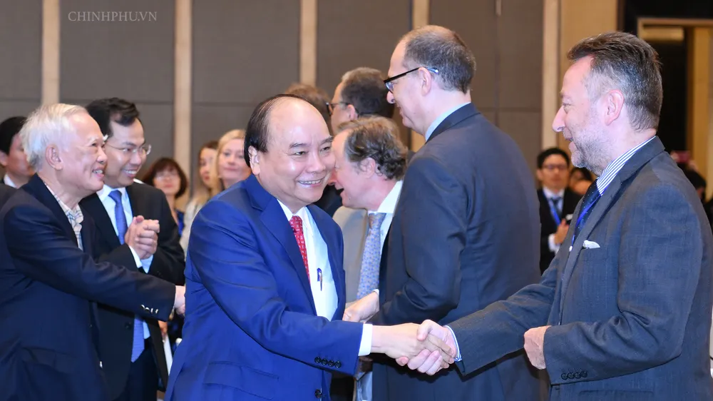 Thủ tướng Chính phủ Nguyễn Xuân Phúc gặp gỡ các đại biểu tham dự Diễn đàn 