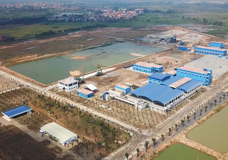 Nhà máy Nước mặt Sông Đuống - dự án cung cấp nước sạch có quy mô lớn nhất miền Bắc tại Hà Nội, có vốn đầu tư của Đức (đã khánh thành giai đoạn I và đang triển khai giai đoạn II).