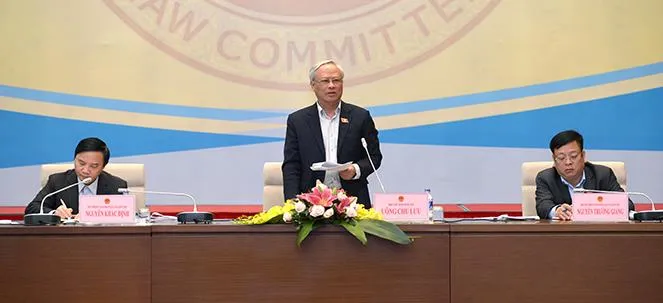 Phó Chủ tịch Quốc hội Uông Chu Lưu phát biểu tại phiên họp toàn thể của Ủy ban Pháp luật