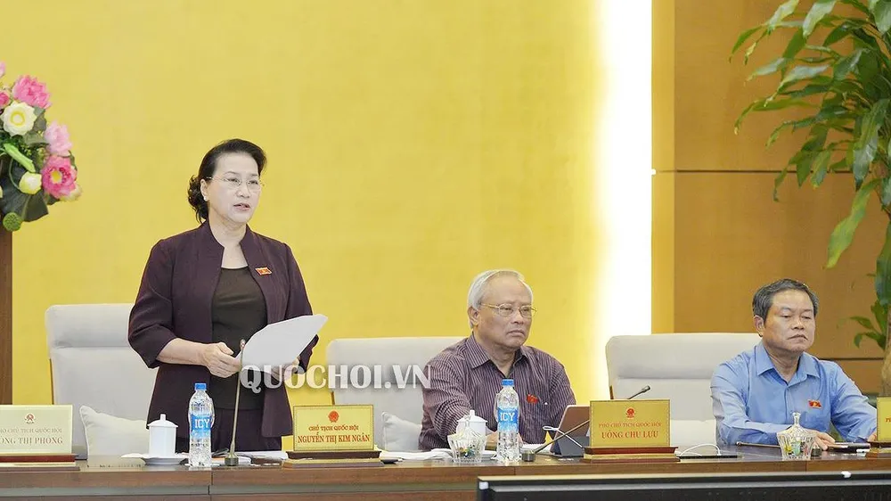 Chủ tịch Quốc hội Nguyễn Thị Kim Ngân phát biểu bế mạc phiên họp thứ 35 của UBTVQH. Ảnh: QUOCHOI