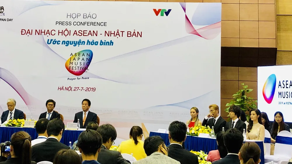 Quang cảnh buổi họp báo 