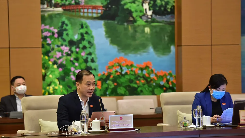 Chủ nhiệm Ủy ban Kinh tế Vũ Hồng Thanh phát biểu tại phiên họp