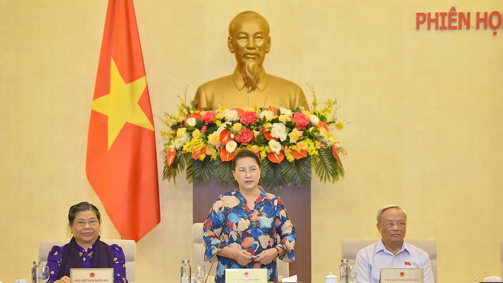 Chủ tịch Quốc hội Nguyễn Thị Kim Ngân phát biểu bế mạc phiên họp thứ 46 của UBTVQH. Ảnh: QUOCHOI