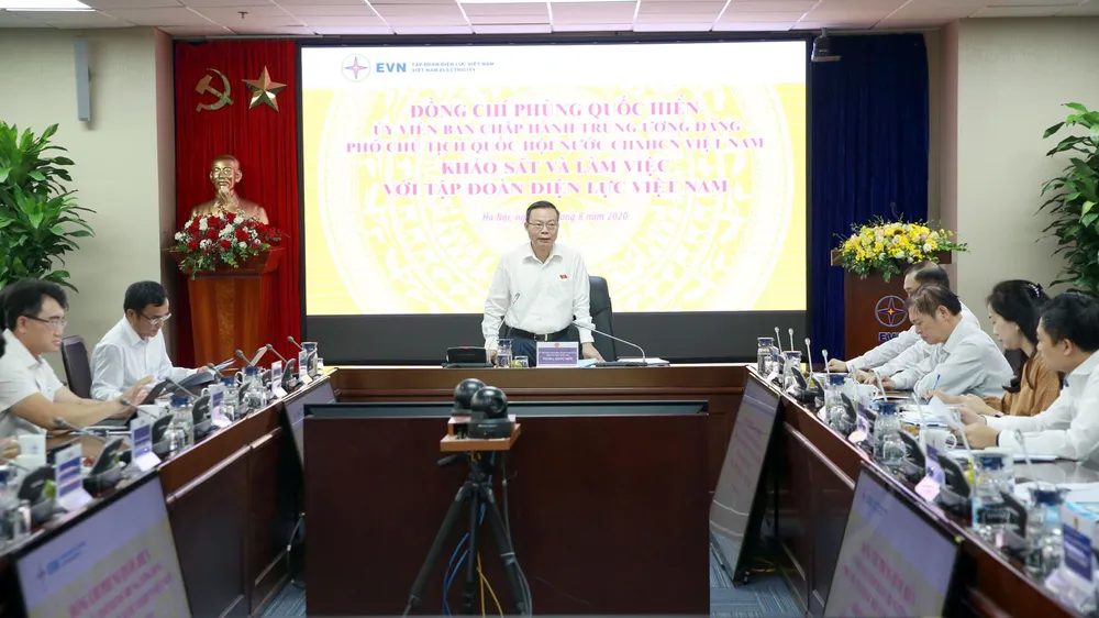 Phó Chủ tịch Quốc hội Phùng Quốc Hiển chủ trì buổi làm việc 