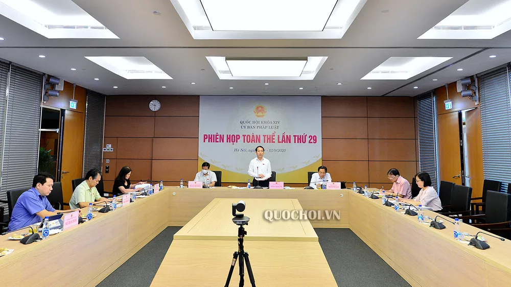 Chủ nhiệm Ủy ban Pháp luật Hoàng Thanh Tùng chủ trì phiên họp của Uỷ ban Pháp luật ngày 1-9