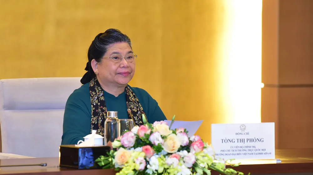 Phó Chủ tịch Thường trực Quốc hội, Trưởng Ban Tổ chức Đại hội đồng lần thứ 41 Hội đồng Liên nghị viện ASEAN (Đại hội đồng AIPA 41) Tòng Thị Phóng chủ trì phiên họp 