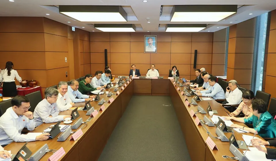 Quang cảnh phiên họp tổ ĐBQH TPHCM sáng 2-11