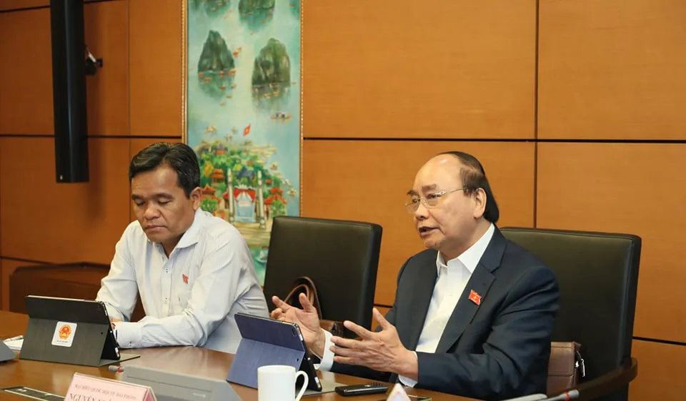 Thủ tướng Chính phủ Nguyễn Xuân Phúc phát biểu tại phiên thảo luận tổ chiều 10-11. Ảnh: QUANG PHÚC