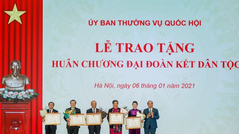 Huân chương Đại đoàn kết Dân tộc được trao tặng lãnh đạo Quốc hội