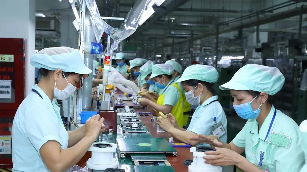 Về số vốn đăng ký, lĩnh vực công nghiệp chế biến, chế tạo dẫn đầu với tổng vốn đầu tư đạt 6,14 tỷ USD