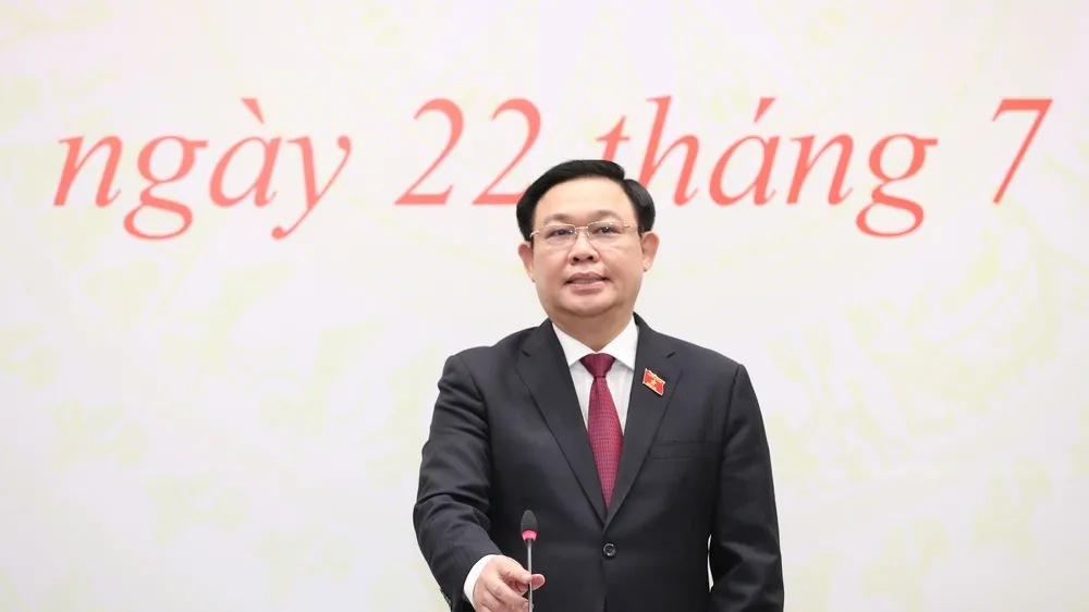 Chủ tịch Quốc hội Vương Đình Huệ trả lời phóng viên tại cuộc họp báo. Ảnh: QUANG PHÚC 
