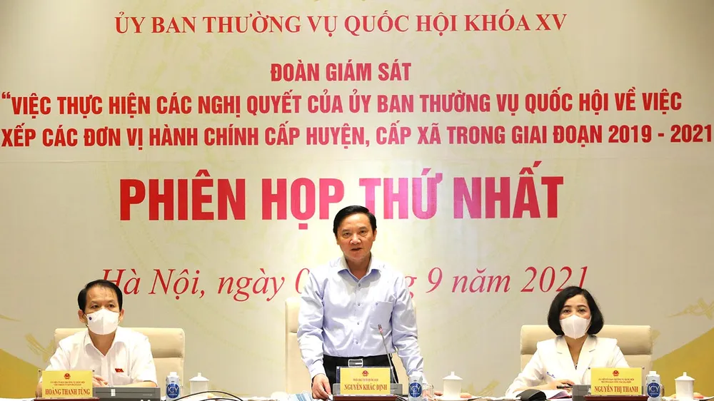 Phó Chủ tịch Quốc hội, Trưởng Đoàn giám sát Nguyễn Khắc Định chủ trì Phiên họp