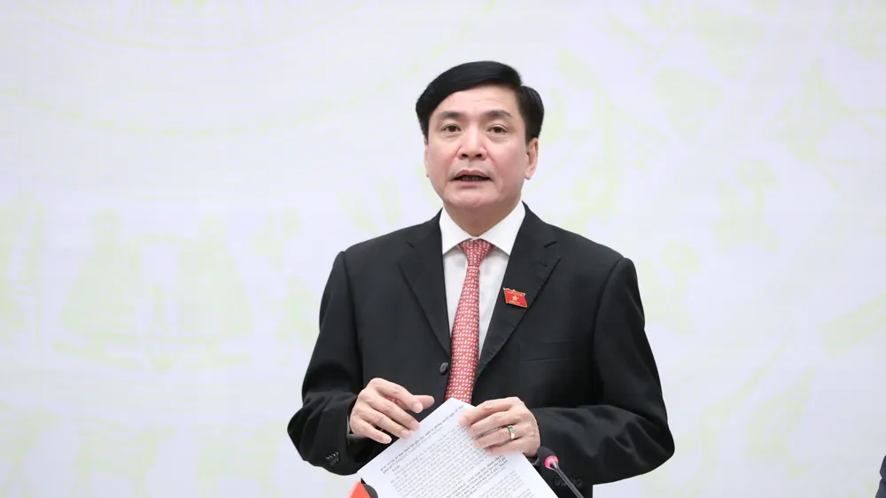 Tổng Thư ký Quốc hội, Chủ nhiệm Văn phòng Quốc hội Bùi Văn Cường phát biểu tại họp báo. Ảnh: QUANG PHÚC 