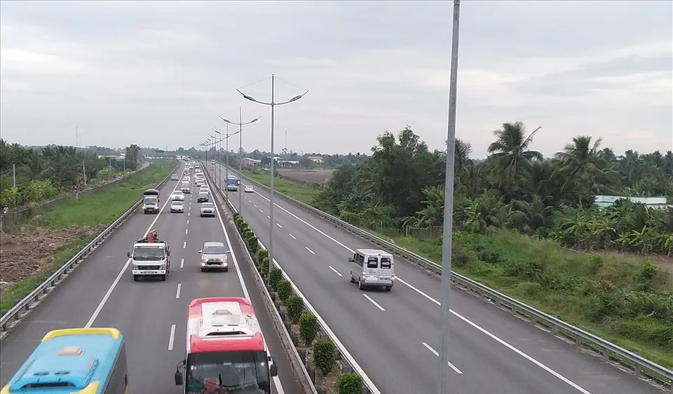 Khi hoàn thành công trình cao tốc này, sẽ có 4 tuyến đường song song trục Bắc-Nam