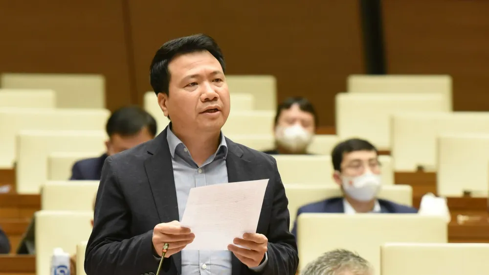 ĐB Ngô Trung Thành (Đắk Lắk) phát biểu tại phiên họp. Ảnh: QUANG PHÚC 