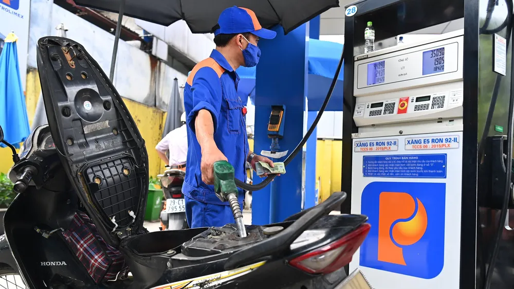 Giảm thuế bảo vệ môi trường nhằm hạ nhiệt giá xăng dầu
