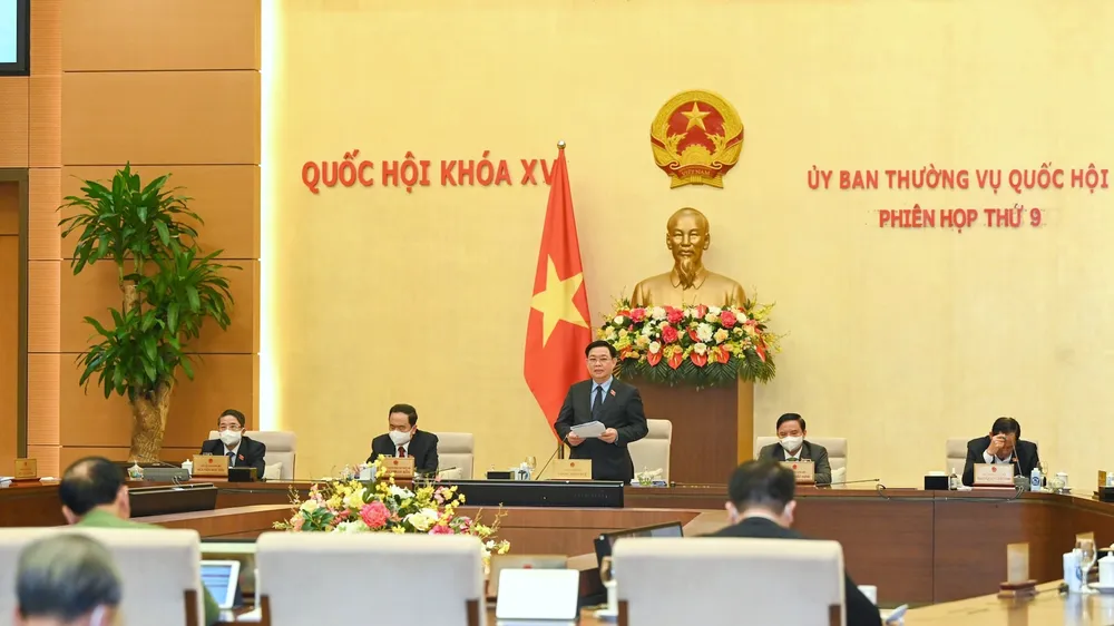 Chủ tịch Quốc hội Vương Đình Huệ phát biểu bế mạc phiên họp thứ 9 của UBTVQH. Ảnh: VIẾT CHUNG 