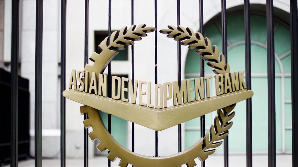 Được thành lập năm 1966, ADB thuộc sở hữu của 68 thành viên, trong đó có 49 thành viên trong khu vực