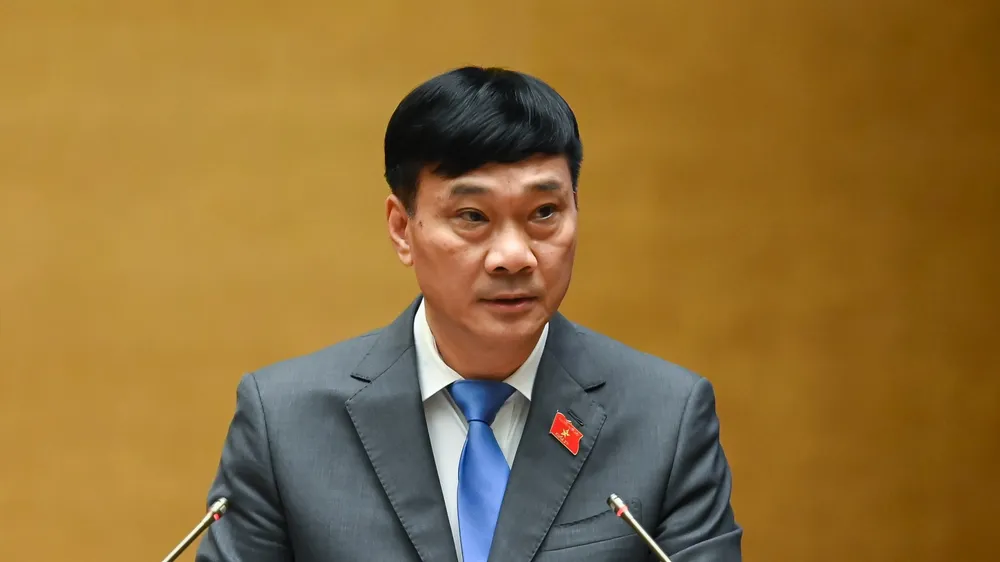Chủ nhiệm Ủy ban Kinh tế Vũ Hồng Thanh trình bày báo cáo thẩm tra dự án Luật Hợp tác xã (sửa đổi)