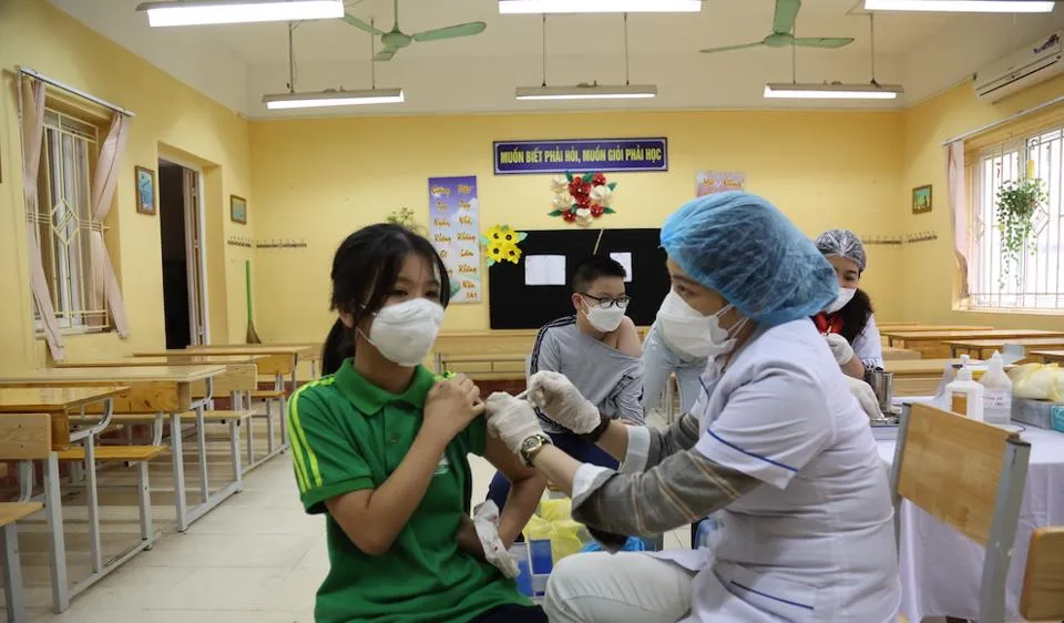 Tỷ lệ tiêm mũi 2 ở nhóm trẻ từ 5 - 11 tuổi còn thấp là một trong những nguyên nhân khiến lượng vaccine còn dư khá lớn