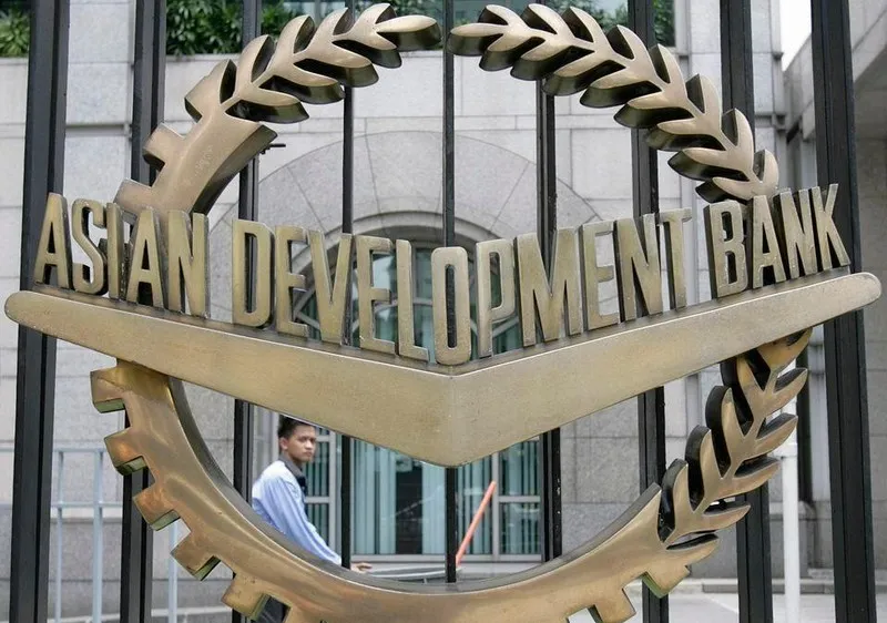 Ngân hàng Phát triển châu Á (ADB) được thành lập năm 1966, thuộc sở hữu của 68 thành viên, trong đó có 49 thành viên trong khu vực
