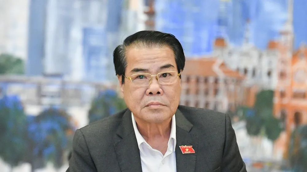 Trưởng Ban Dân nguyện Dương Thanh Bình trình bày báo cáo về tình hình tiếp nhận, giải quyết, trả lời kiến nghị cử tri