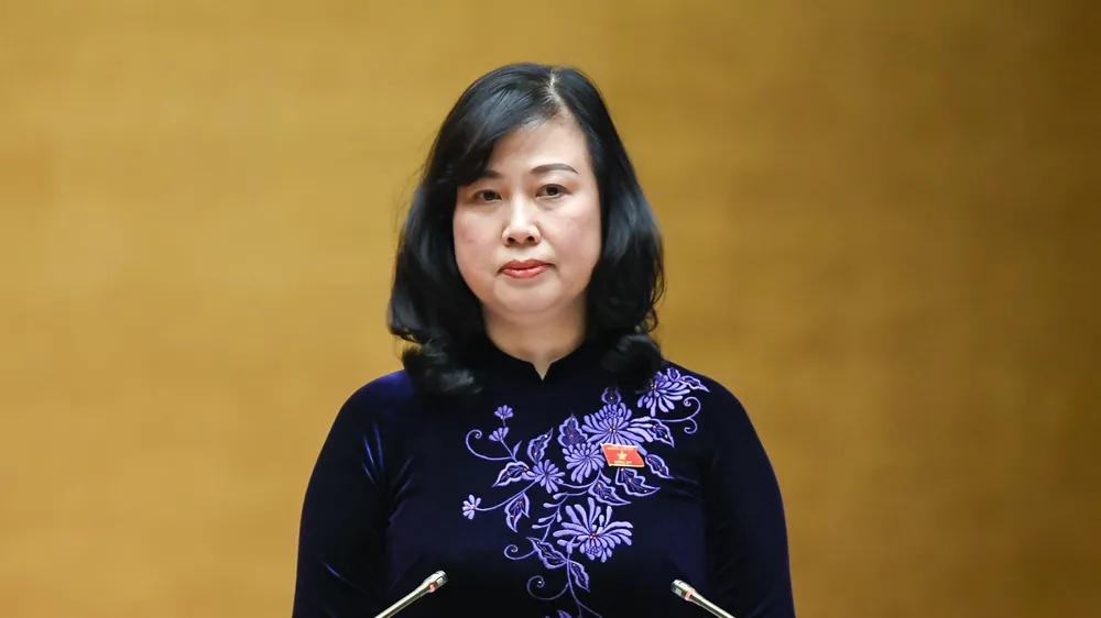 Bộ trưởng Bộ Y tế Đào Hồng Lan trình bày báo cáo tại phiên họp. Ảnh: QUANG PHÚC