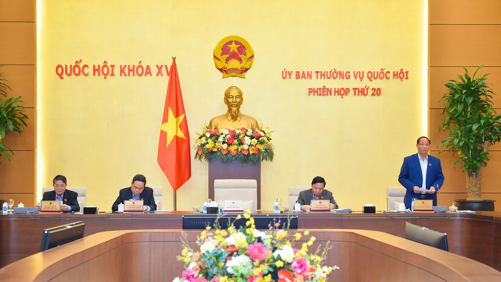 Phó Chủ tịch Quốc hội Trần Quang Phương điều hành nội dung thảo luận về dự thảo Luật Phòng thủ dân sự