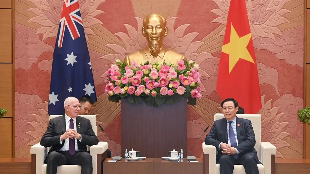 Chủ tịch Quốc hội Vương Đình Huệ và Toàn quyền Australia David Hurley hội kiến tại Nhà Quốc hội. Ảnh: VIẾT CHUNG