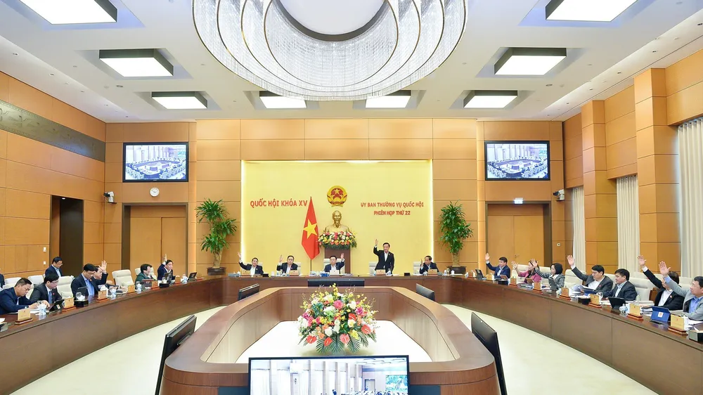 UBTVQH biểu quyết cho phép Chính phủ quy định cụ thể về việc sử dụng phương tiện thiết bị kỹ thuật nghiệp vụ để phát hiện vi phạm hành chính trong các hoạt động khai thác, bảo vệ nguồn lợi thủy sản 