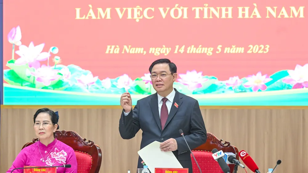Chủ tịch Quốc hội Vương Đình Huệ phát biểu tại buổi làm việc. Ảnh: VIẾT CHUNG 