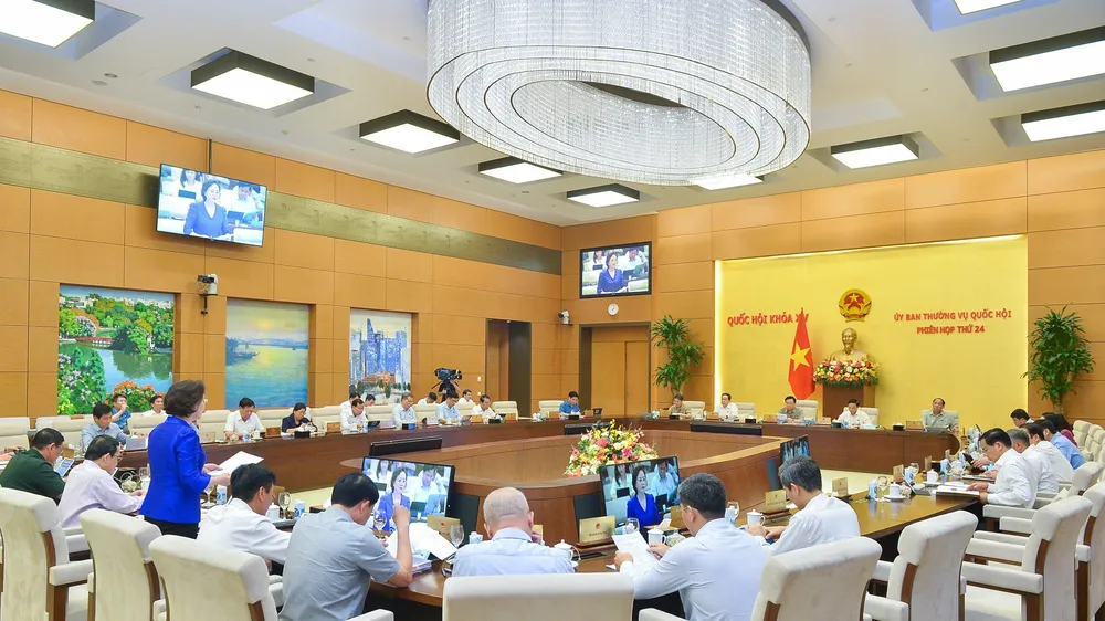 Toàn cảnh phiên họp của Ủy ban Thường vụ Quốc hội ngày 12-7, bàn về việc sắp xếp đơn vị hành chính cấp huyện, cấp xã giai đoạn 2023 - 2030