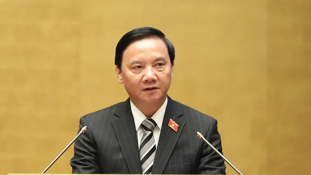 Phó Chủ tịch Quốc hội Nguyễn Khắc Định báo cáo tại hội nghị. Ảnh: QUANG PHÚC