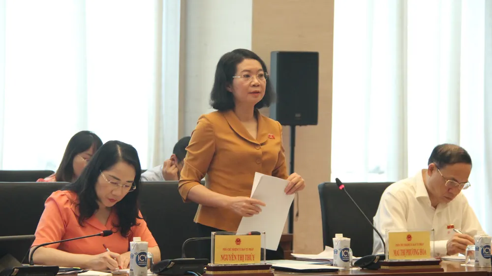 Phó Chủ nhiệm Ủy ban Tư pháp Mai Thị Phương Hoa trình bày báo cáo của nhóm nghiên cứu