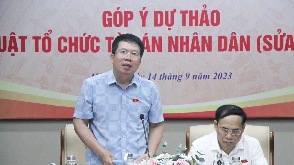 Viện trưởng Viện Nghiên cứu lập pháp Nguyễn Văn Hiển điều hành hội thảo