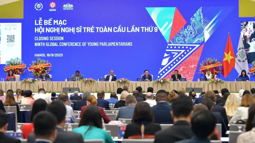 Quang cảnh phiên họp bế mạc