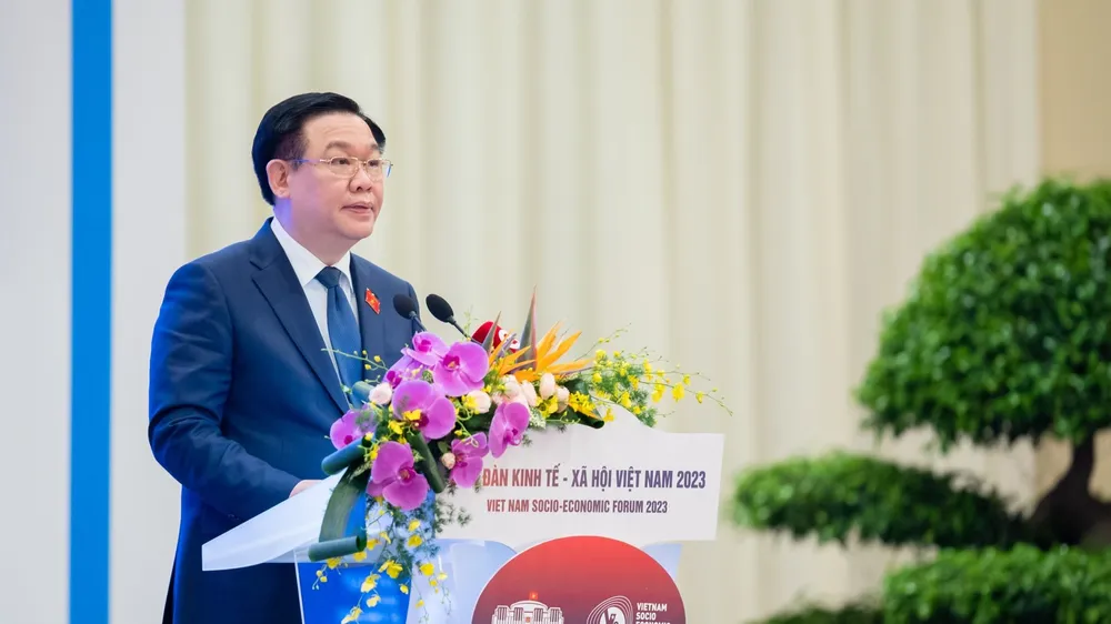 Chủ tịch Quốc hội Vương Đình Huệ phát biểu bế mạc diễn đàn. Ảnh: QUANG PHÚC