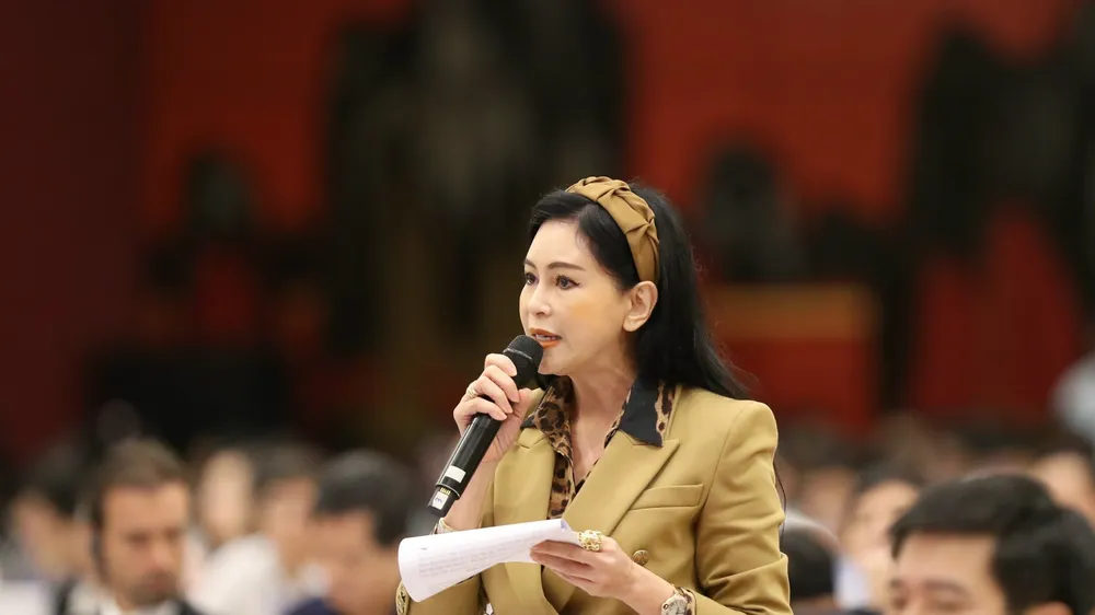 Tổng Giám đốc điều hành Tập đoàn Liên Thái Bình Dương Lê Hồng Thủy Tiên đề xuất các cơ quan chức năng sớm ban hành chính sách để TPHCM triển khai trung tâm tài chính. Ảnh: QUANG PHÚC