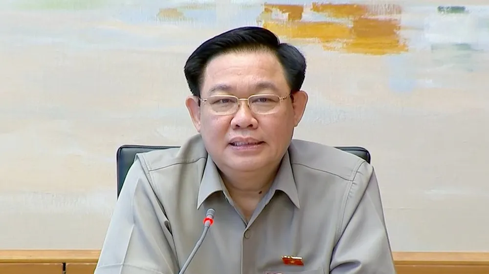 Chủ tịch Quốc hội Vương Đình Huệ phát biểu tại phiên thảo luận tổ, sáng 24-10. Ảnh: VIẾT CHUNG