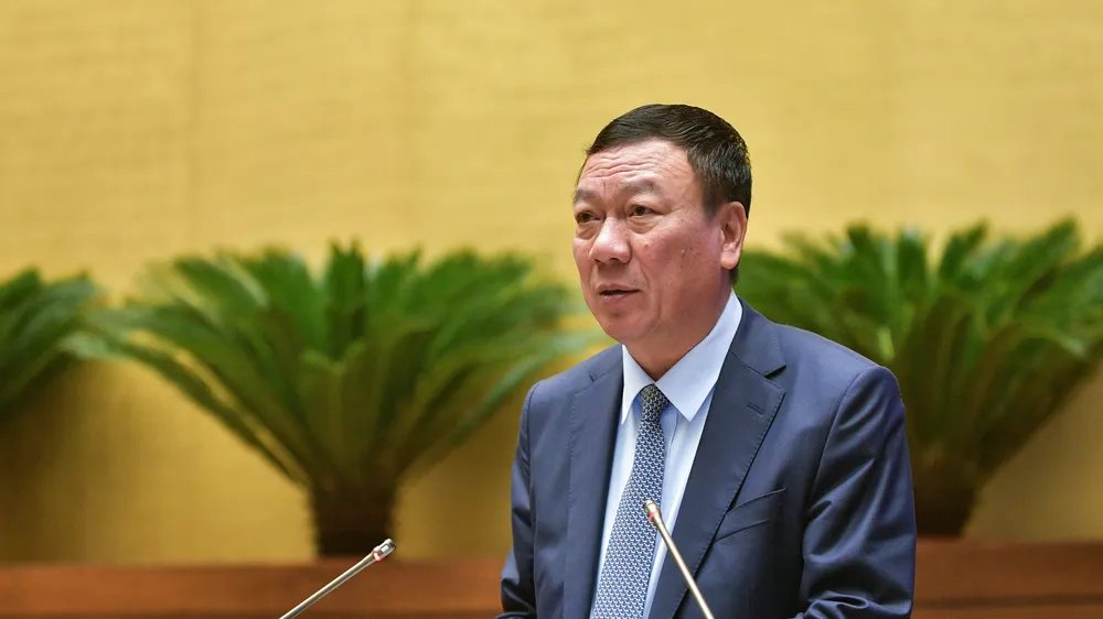 Tổng Thanh tra Chính phủ Đoàn Hồng Phong trình bày báo cáo về công tác phòng, chống tham nhũng năm 2023. Ảnh: VIẾT CHUNG