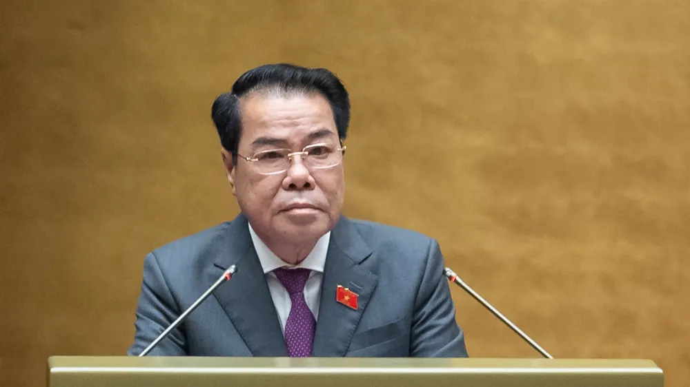 Trưởng Ban Dân nguyện thuộc Ủy ban Thường vụ Quốc hội Dương Thanh Bình trình bày báo cáo tại nghị trường sáng 22-11
