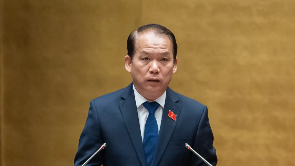 Chủ nhiệm Ủy ban Pháp luật của Quốc hội Hoàng Thanh Tùng trình bày báo cáo thẩm tra báo cáo của Chính phủ về công tác tiếp công dân, giải quyết khiếu nại, tố cáo của công dân năm 2023